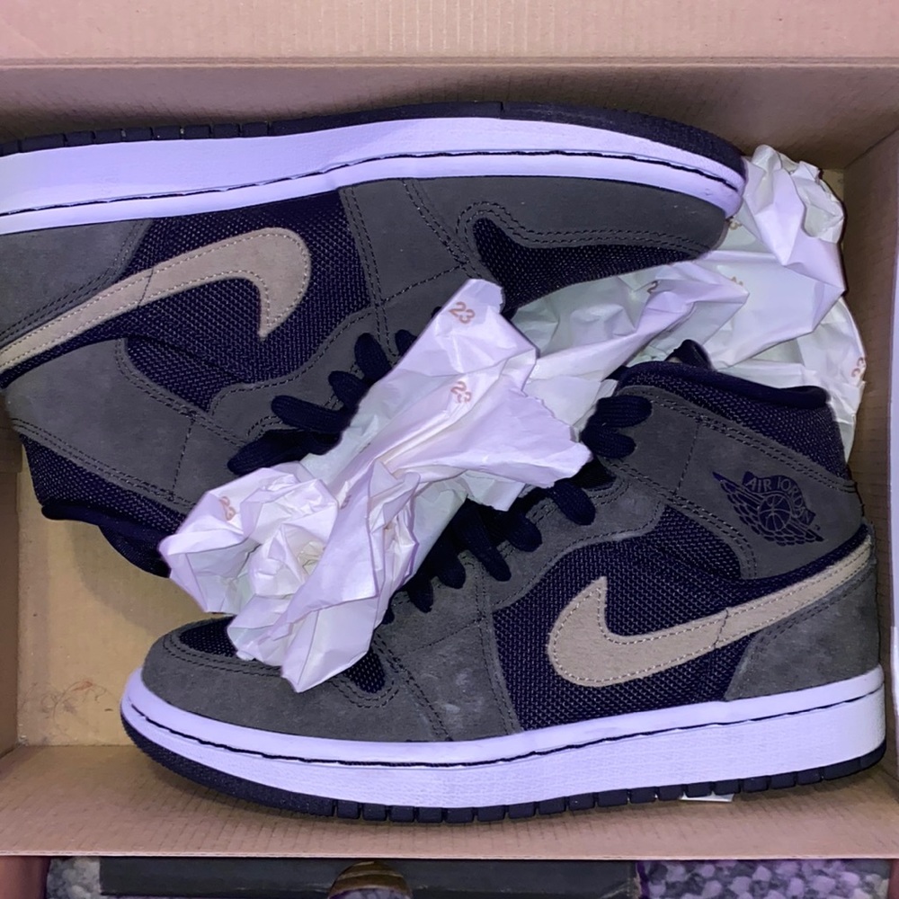 Jordan 1’s mid